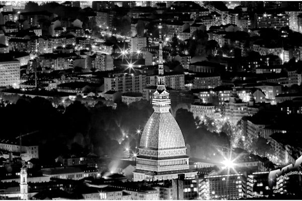 la-mole-b-w-by-night1B4C6FC6-B39F-E641-5F0D-A249B3B60331.jpg