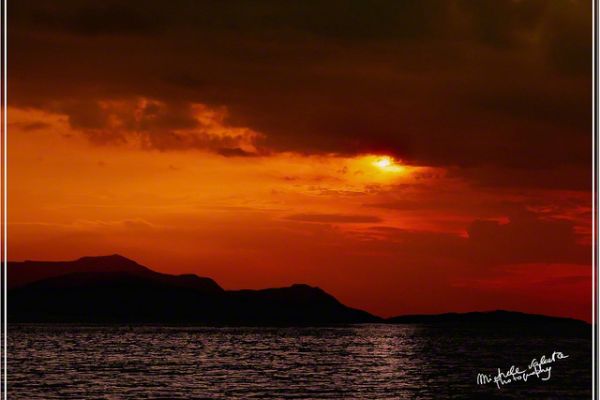 sunrises-and-sunsets-01F1E30312-2CD3-2AE1-F182-102AF21E3725.jpg