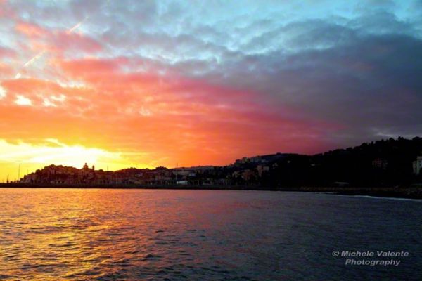 sunrises-and-sunsets-03D051C1F2-DCCF-FB15-ED34-5E57466BF86B.jpg
