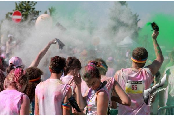 the-color-run-22D93341D1-CD3A-4AC5-C31A-935F2180DD1C.jpg