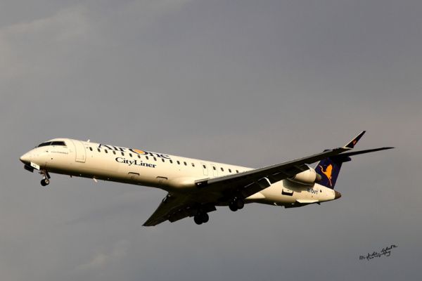 airplanes-08D23D7562-E18A-C6D7-46E5-9E9EB3D7E418.jpg