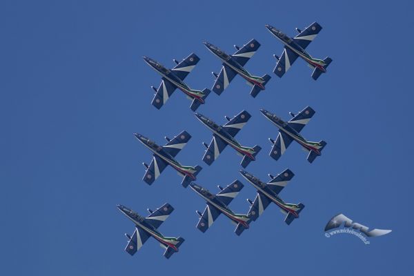 frecce-tricolori-035A167137-76AF-30C6-0FA7-2174D2F8C1D4.jpg